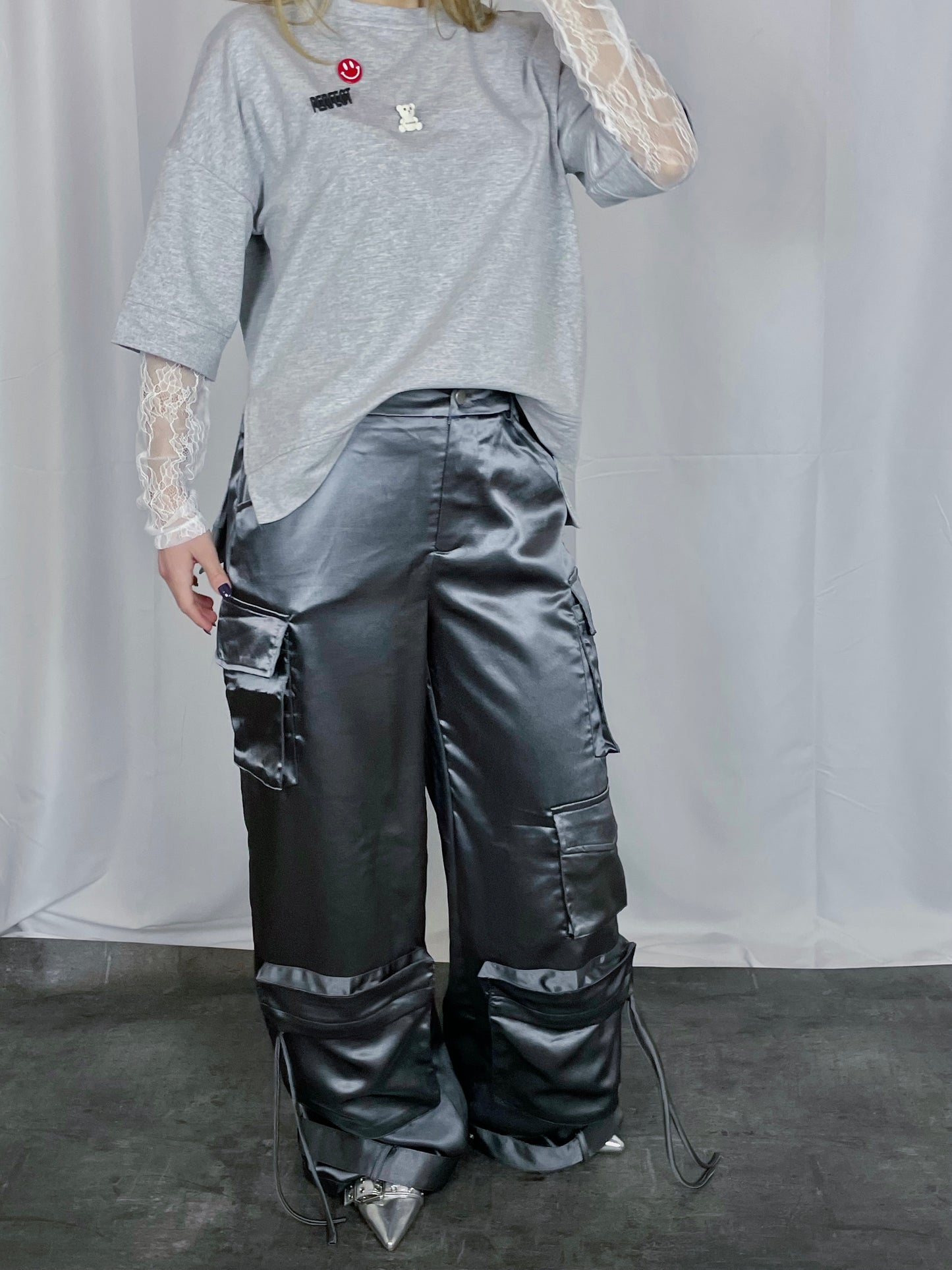 Cargo Satin grigio donna vista laterale più vicina