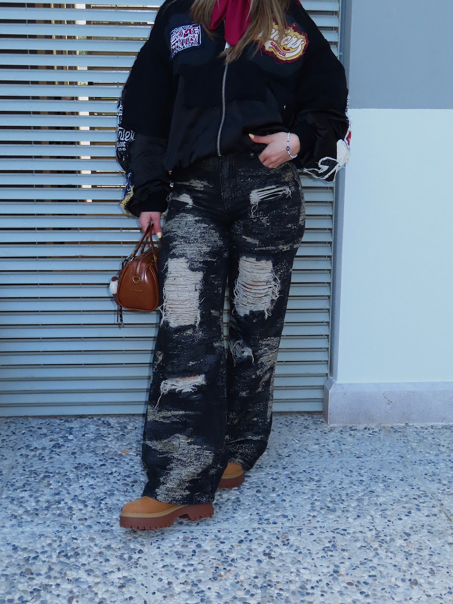 Denim darkness donna primo piano dettaglio lavaggio scuro