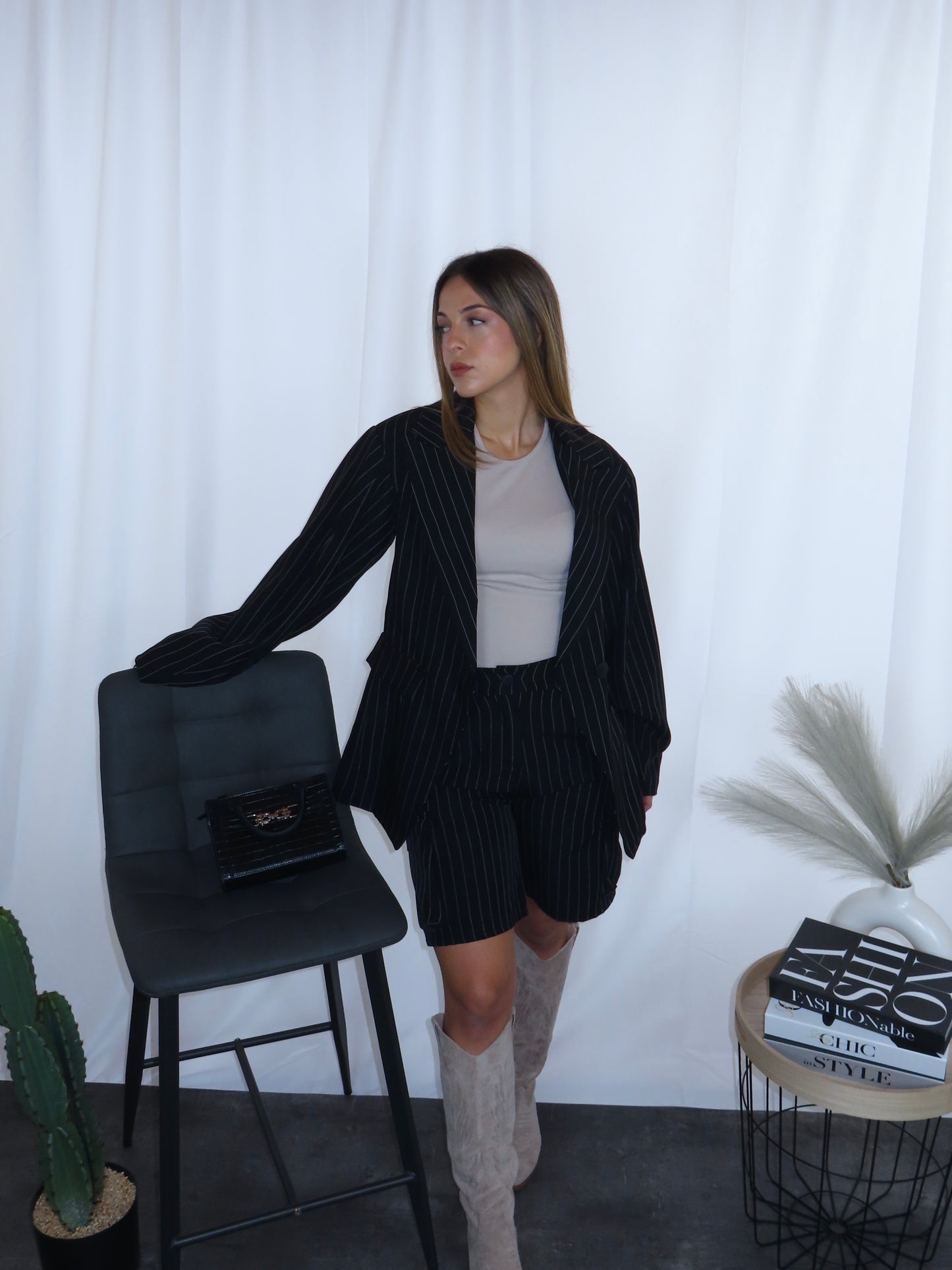 Tailleur gessato black donna vista frontale set gessato