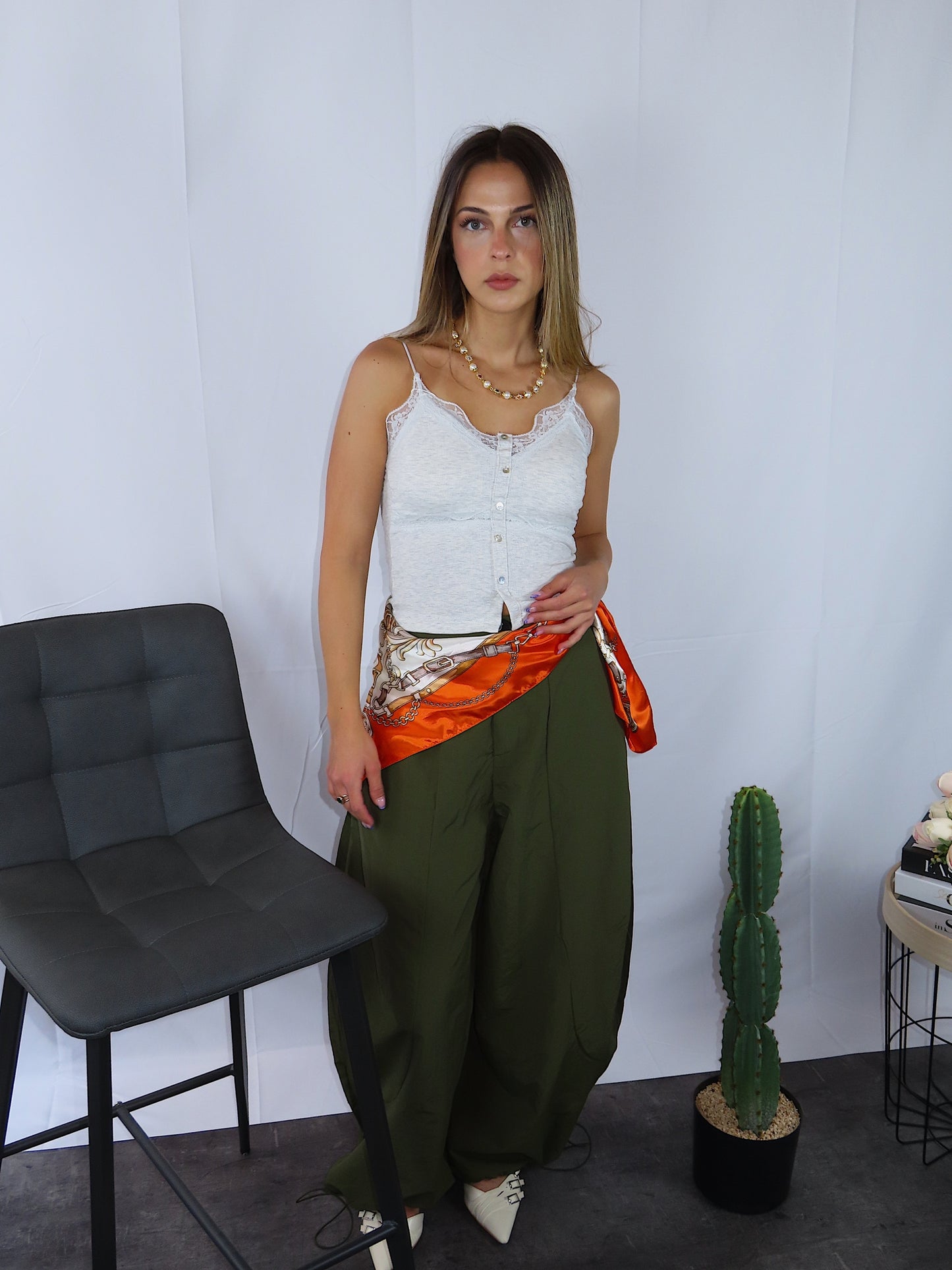 Parachute super baggy donna gamba ampia coulisse caviglie vista frontale
