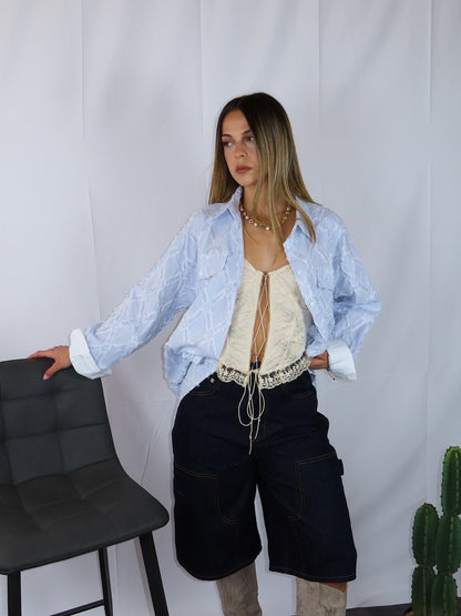 Camicia office donna oversize texture sfilacciata vista frontale