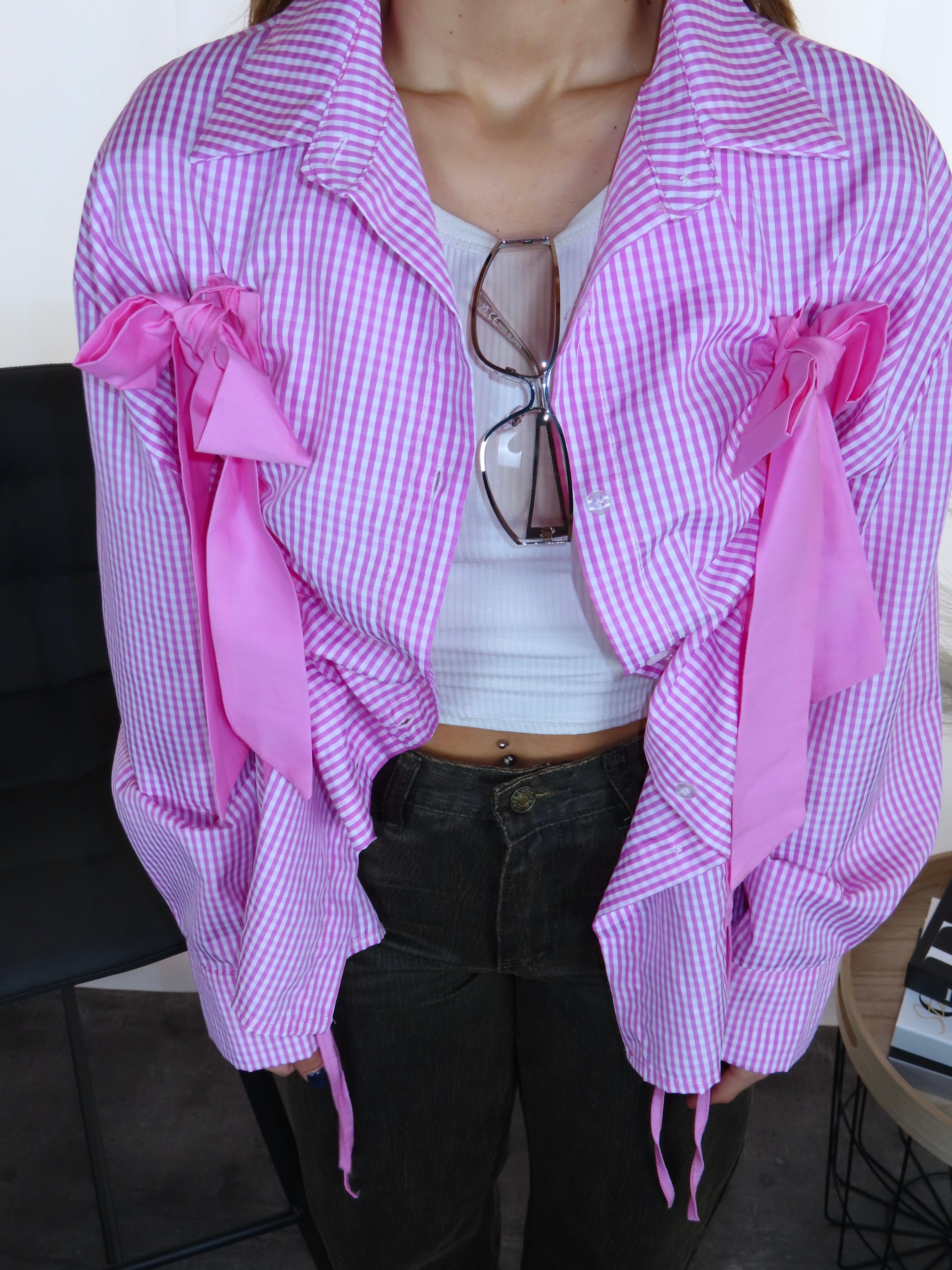 Camicia pink bow donna primo piano dettaglio fiocco