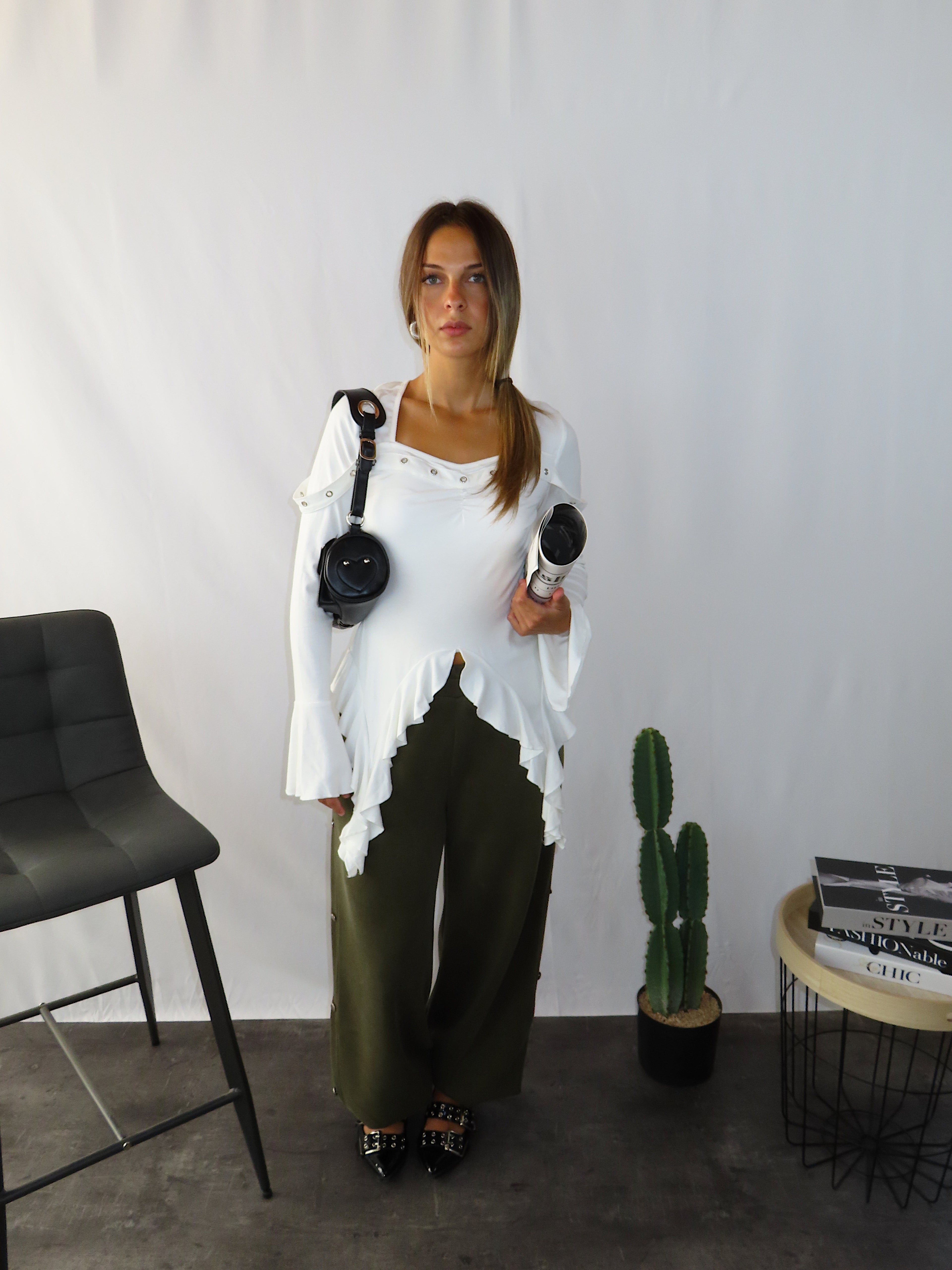Pantaloni tuta larghi da donna Pants Cozy color verde oliva, vista frontale intera