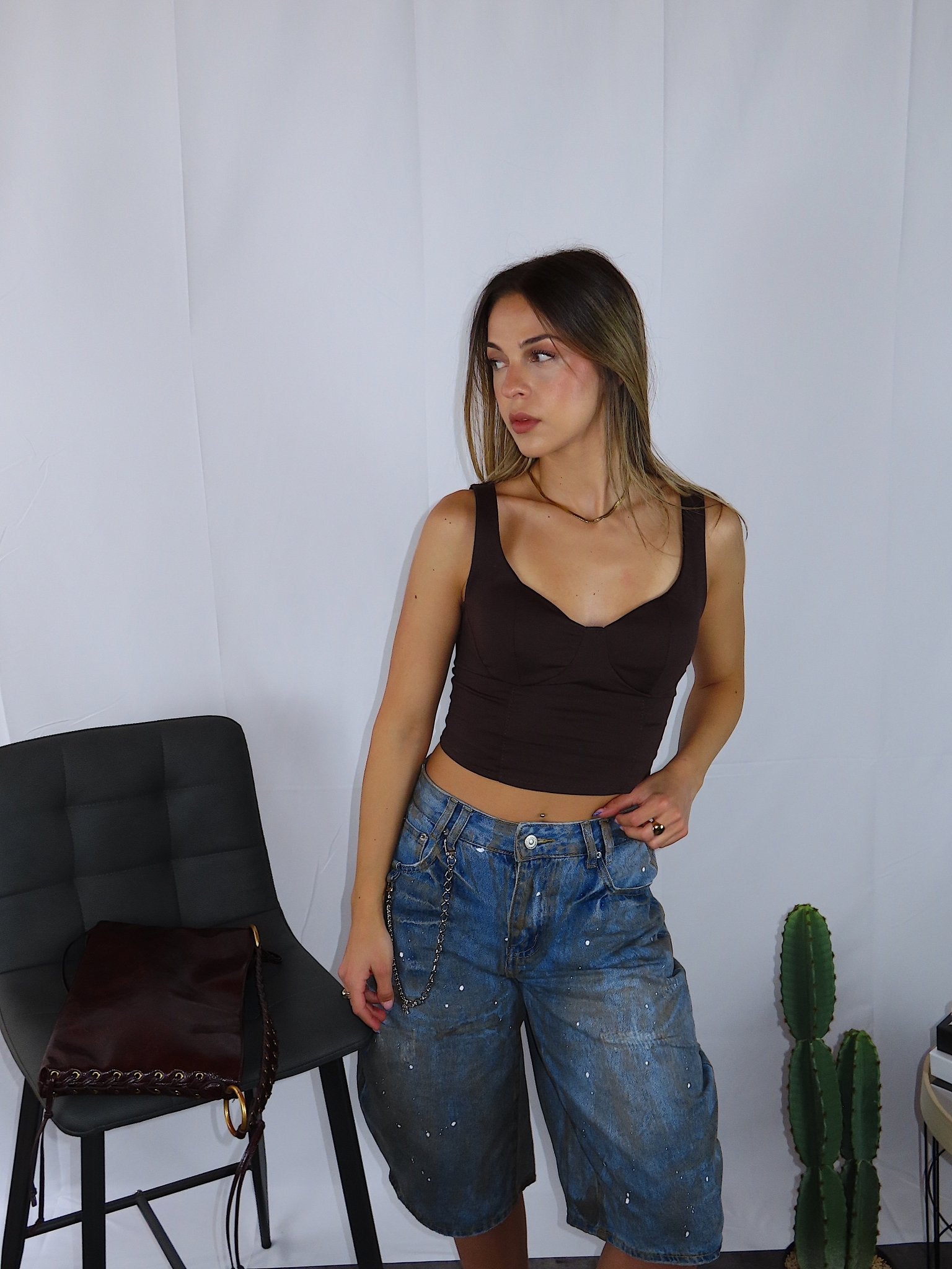 Top choco lace donna marrone coppe integrate vista frontale