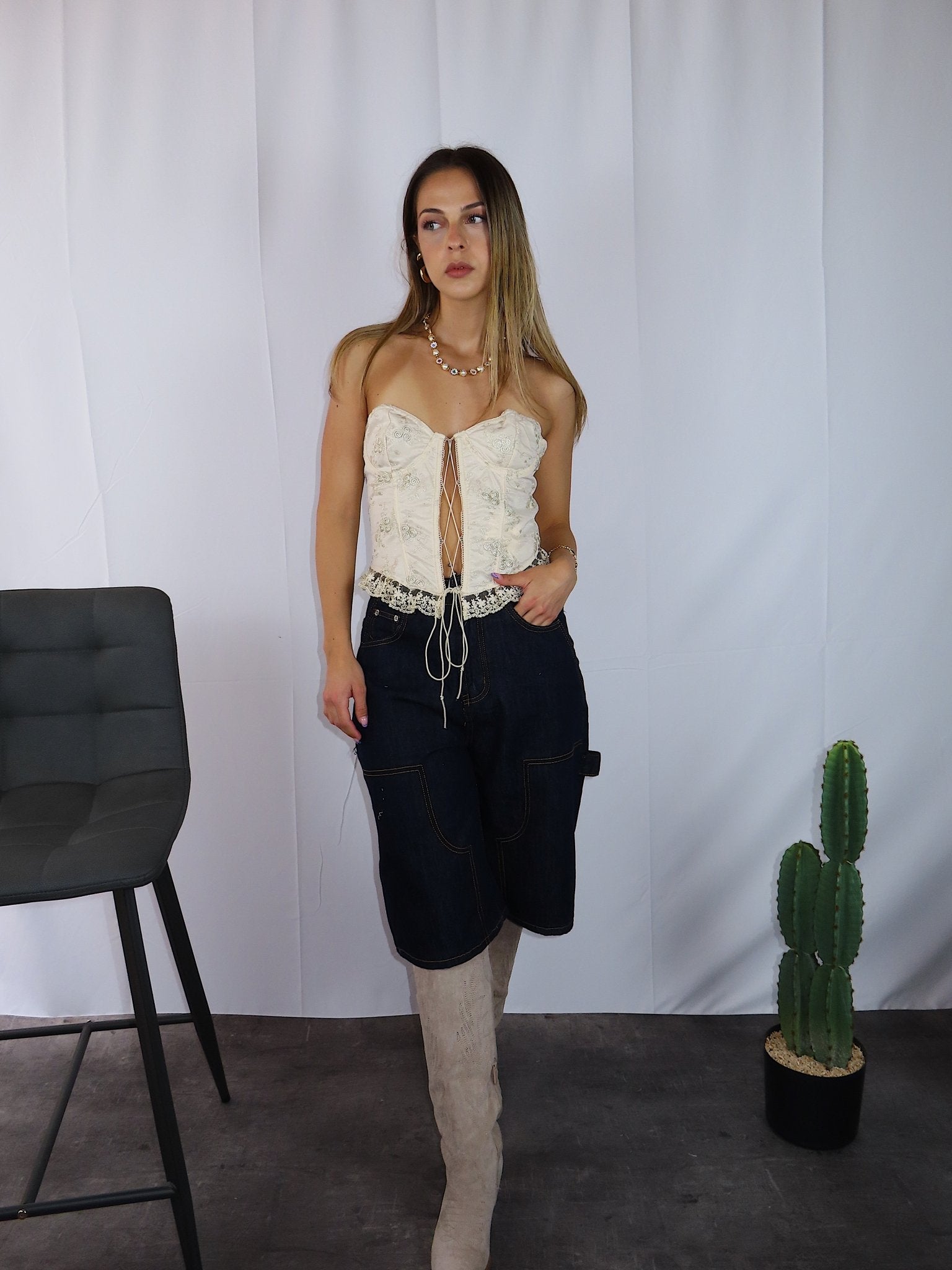 Corset golden bloom donna vista frontale fiori ricamati oro