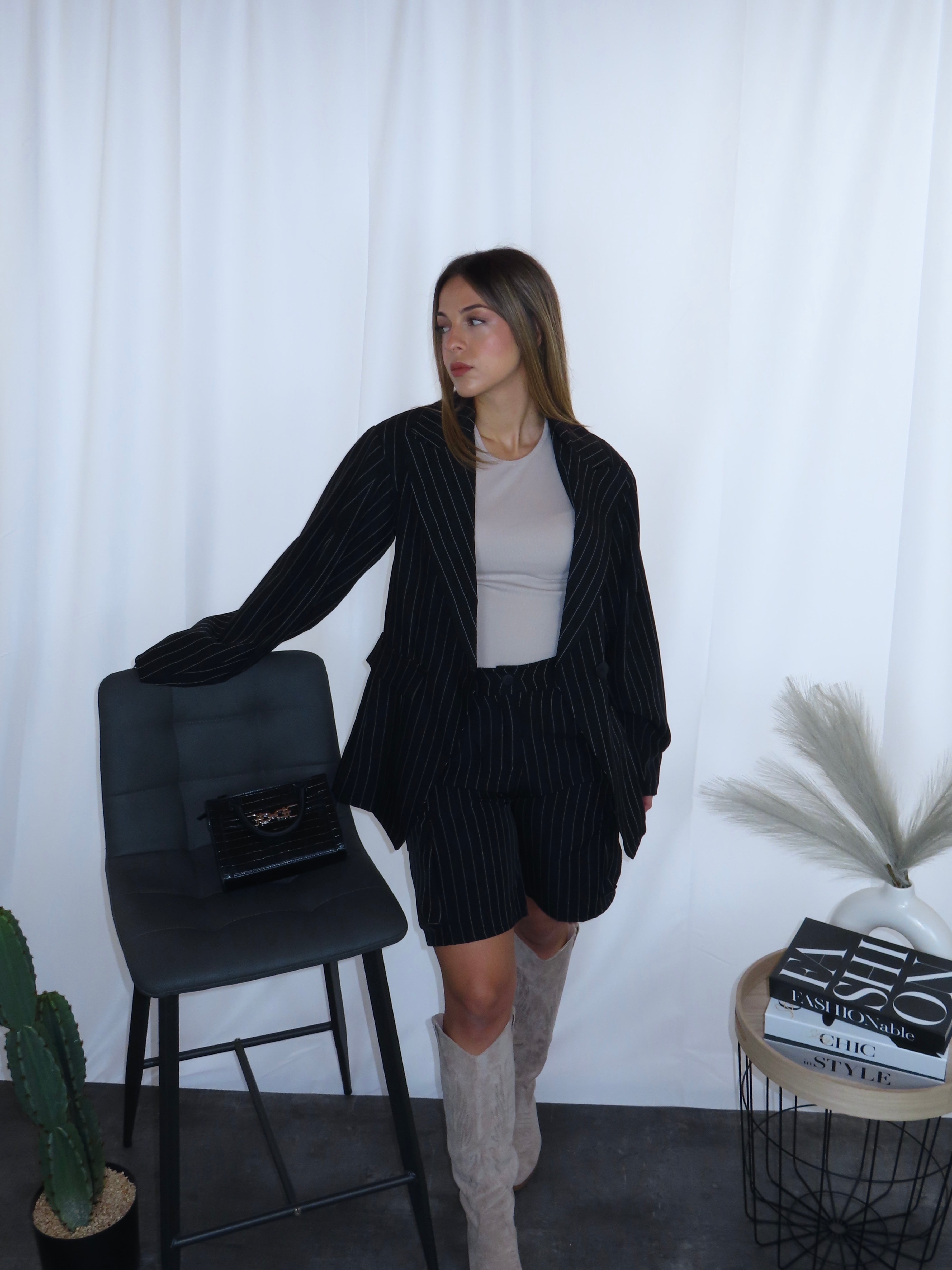 Tailleur gessato black donna vista frontale set gessato