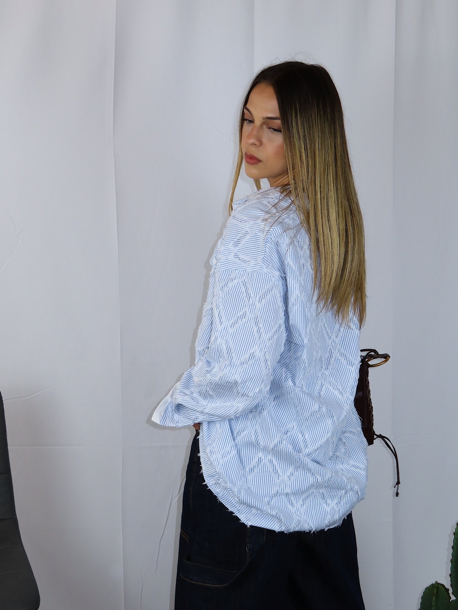 Camicia office donna vista posteriore completa